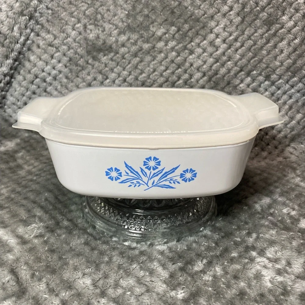 Vintage 1972-1979 Corningware Cornflower 1 Quart Casserole Dish with Cover